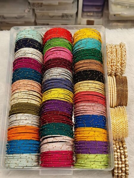 Thread combo box with side bangles
